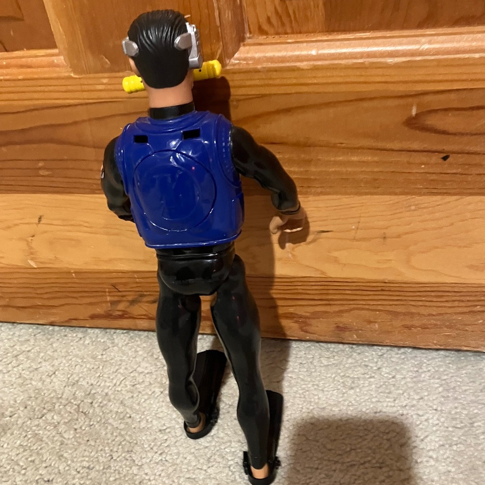 Vintage 1990s Action Man Scuba Diver with vehicle and extra scuba accessories - Picture 6 of 7